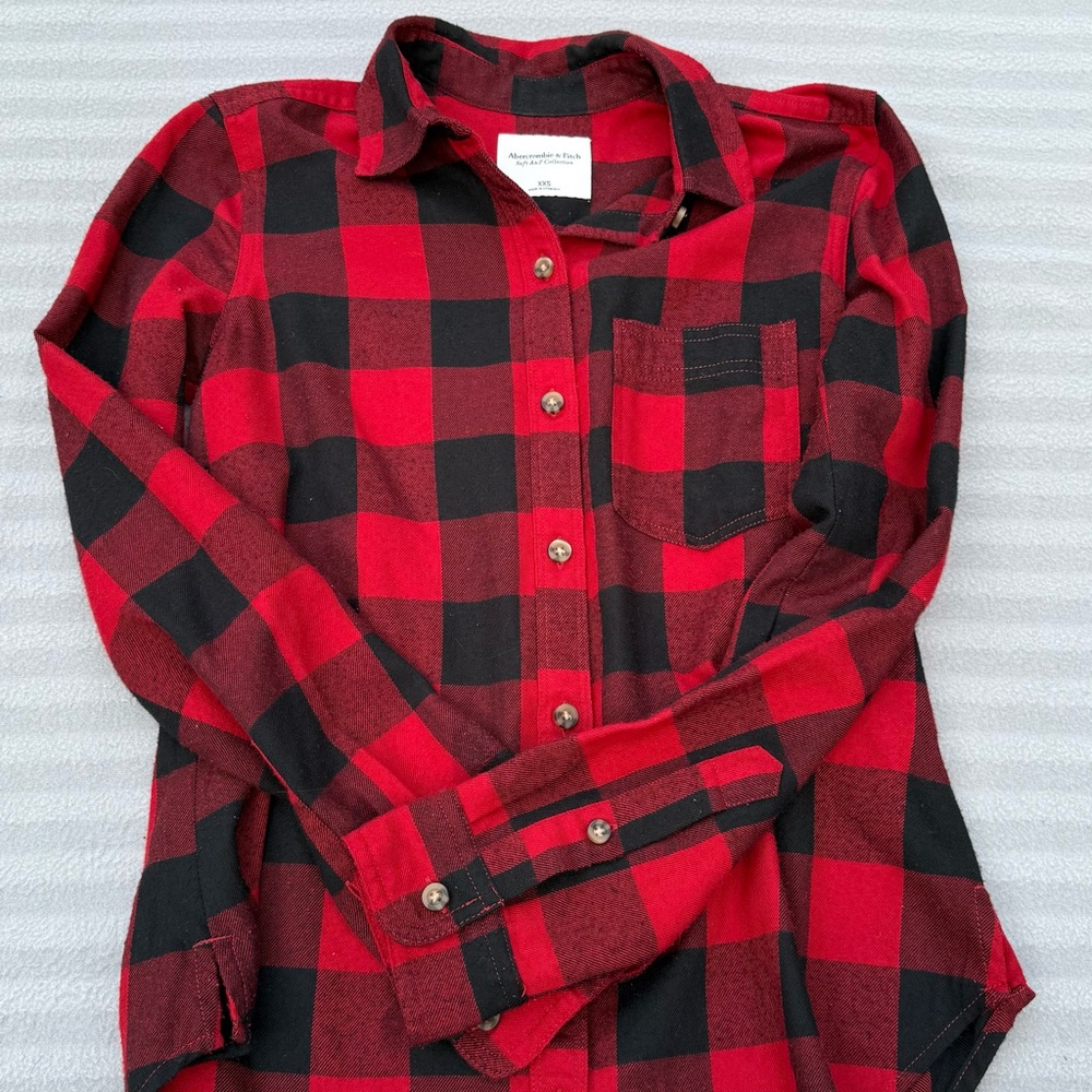 Abercrombie & Fitch Juniors Red and Black Checkered Shirt